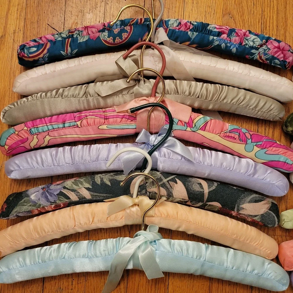 17pc Padded Hanger Set Satin Velvet Floral Vintage Boudoir Granny Display Decor